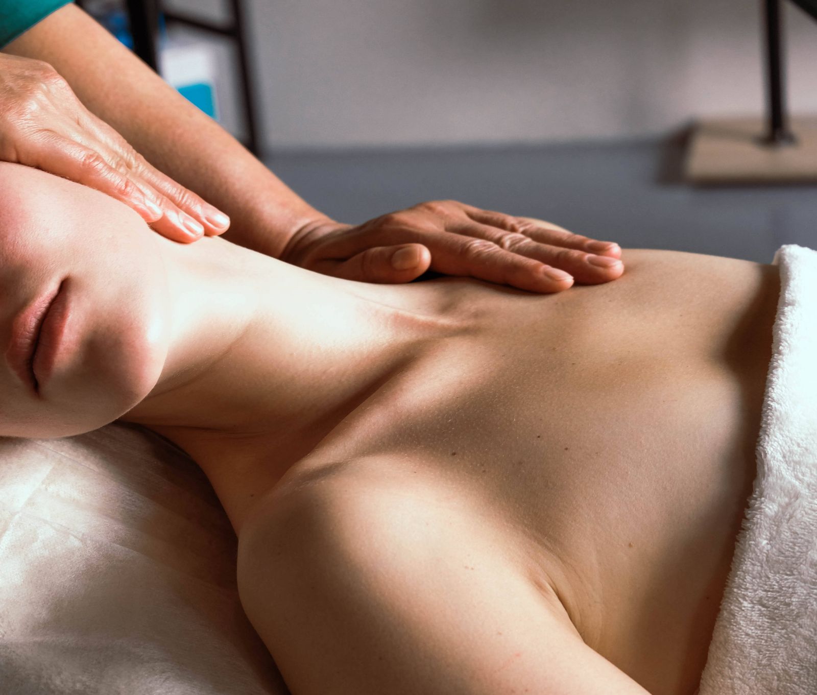 Anti Stress Massage mit tiefen Gewebstechniken für Kopf, Gesicht, Nacken und Rücken – bei QUAN in Lambsheim